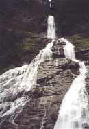 Vodopád Friaren naproti vodopádu Sedmi sester